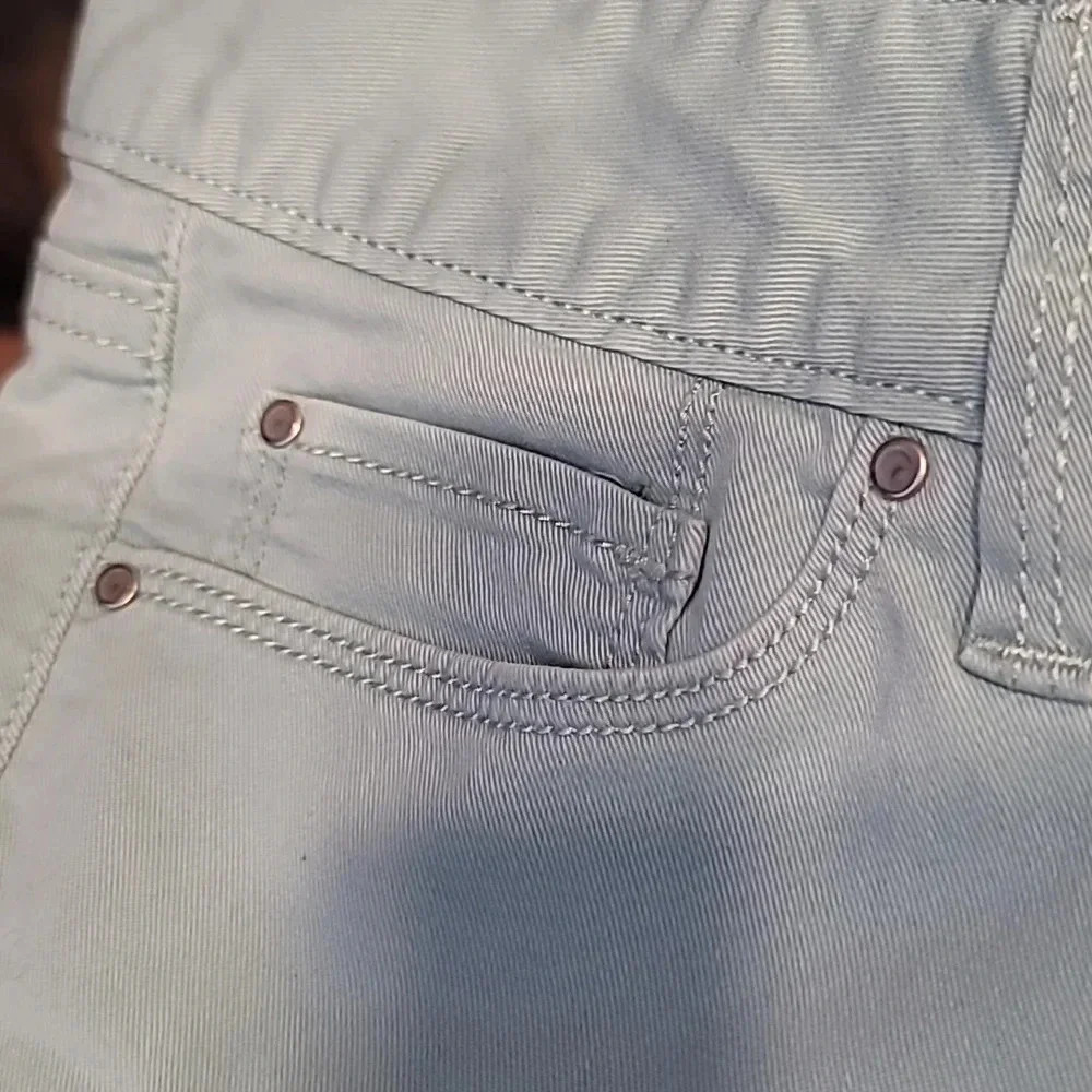 Ann Taylor Loft Jean Capris - Picture 7 of 7